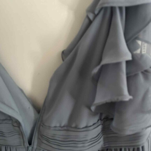 Flirty midi dress with flutter sleeves- plus size - Picture 3 of 8